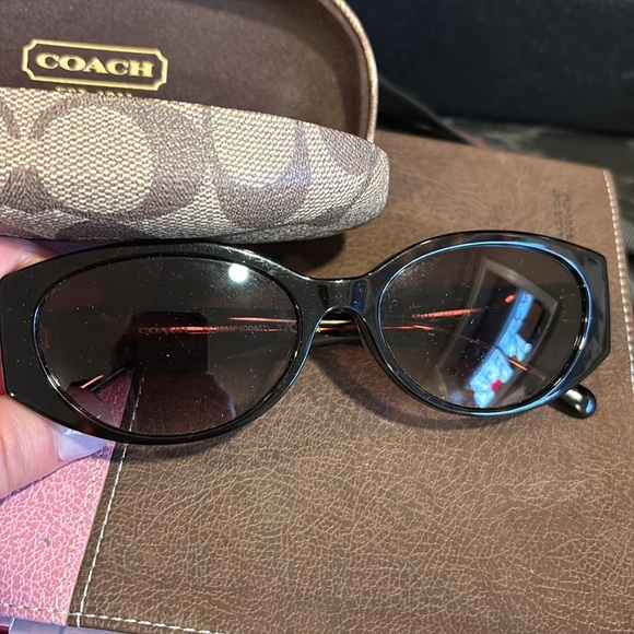 Coach Sunglassess with Case style #512013 - Picture 2 of 5